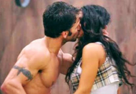 Un bacio tra Gianluca e Cristina